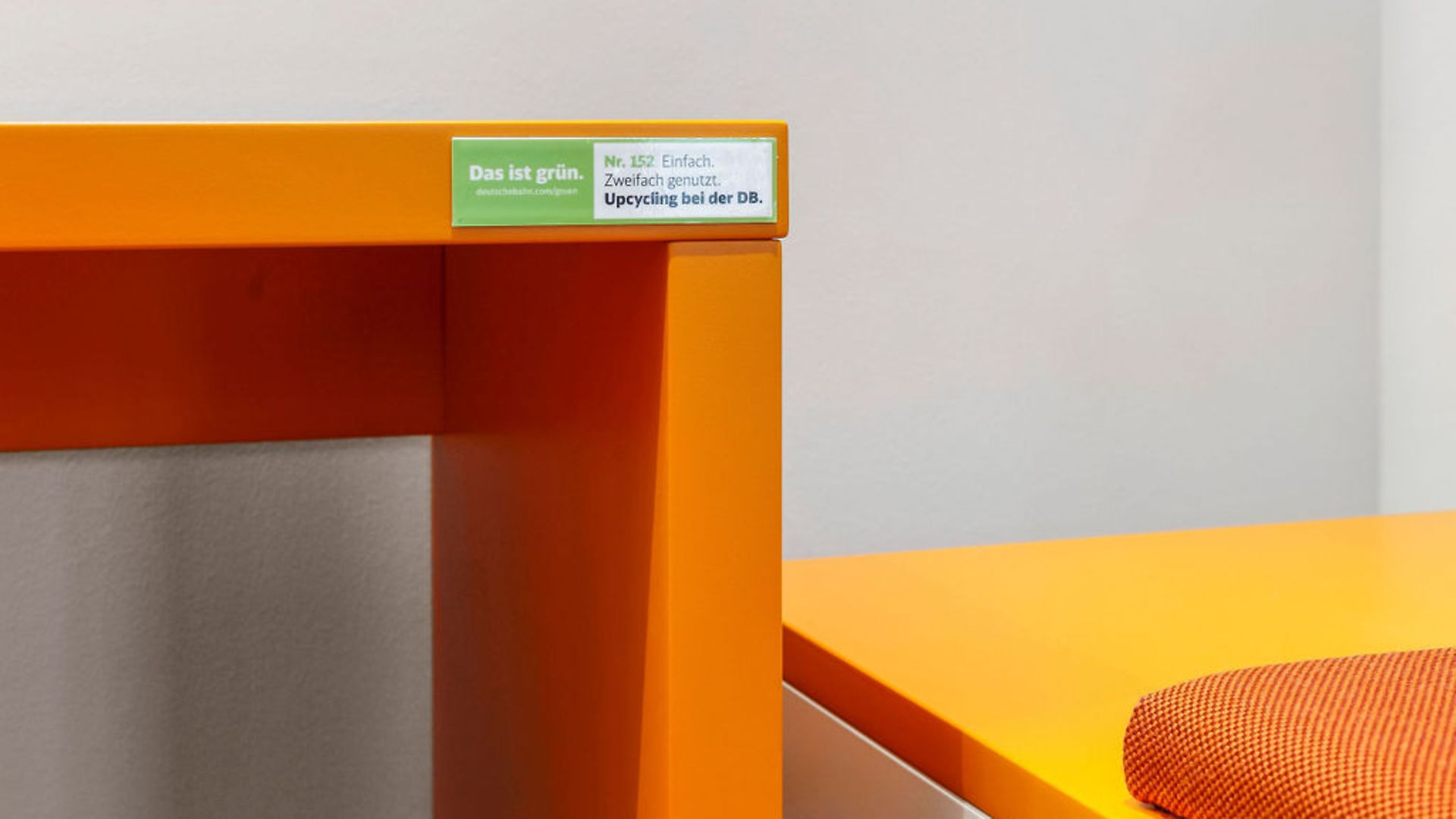 Selbst die Schilder für das Labeling sind aus 100% Recylingplastikfasern im 3D-Drucker entstanden.