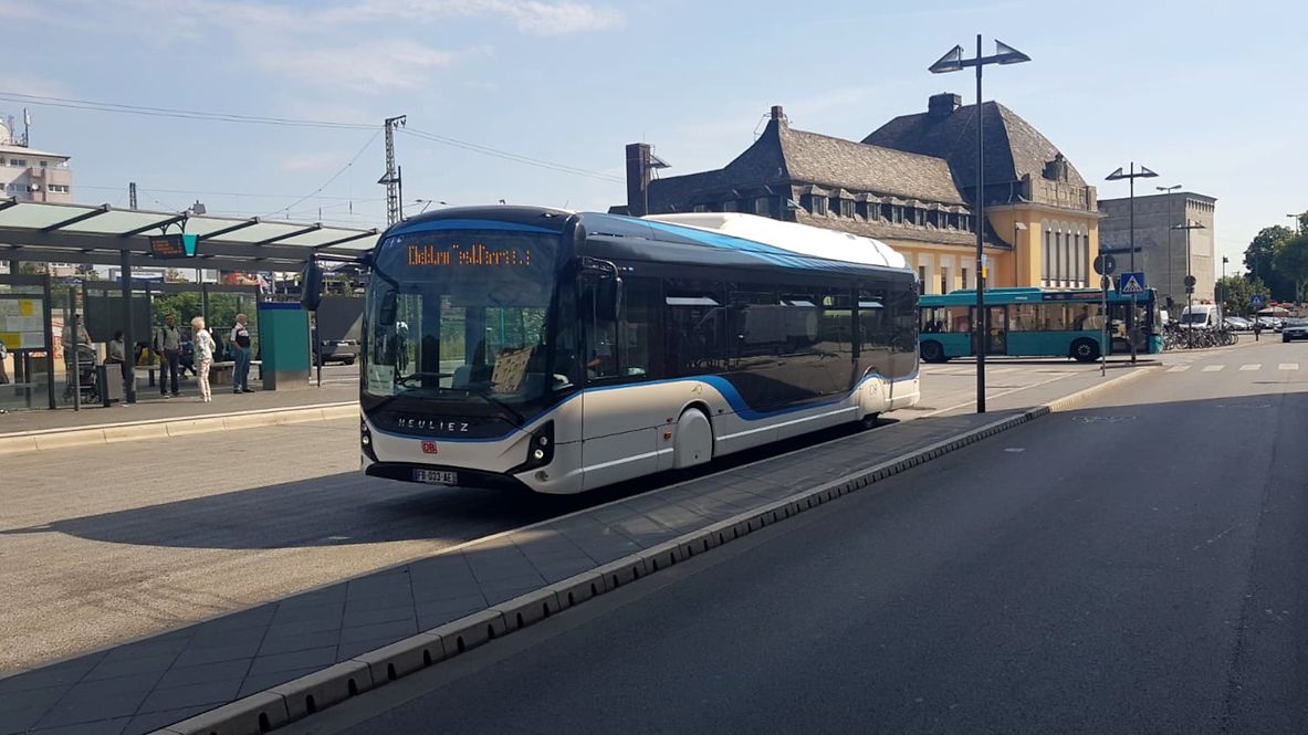 Ein Elektrobus des französischen Herstellers Heuliez in Frankfurt.
