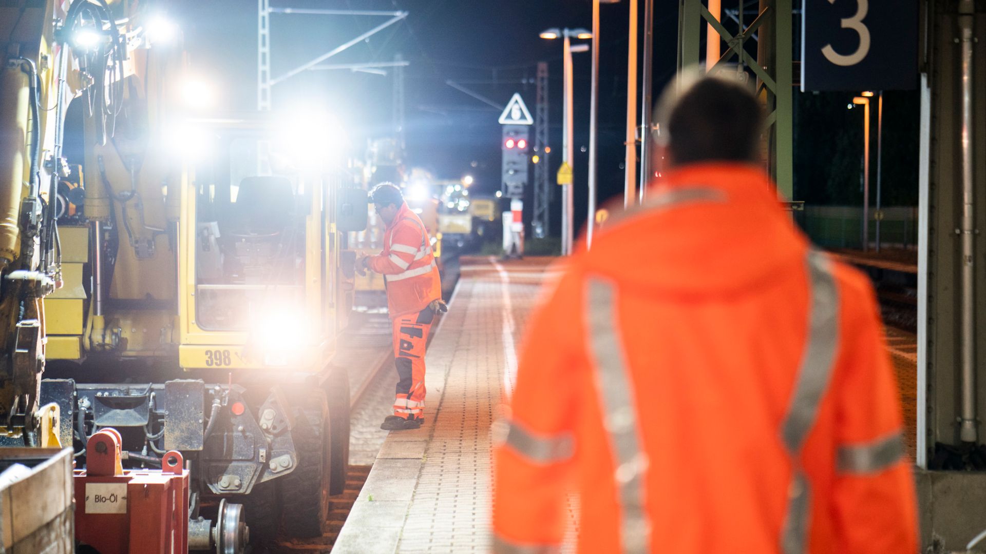 Die Bauarbeiten an den Schienen wurden in der Nacht durchgeführt. 