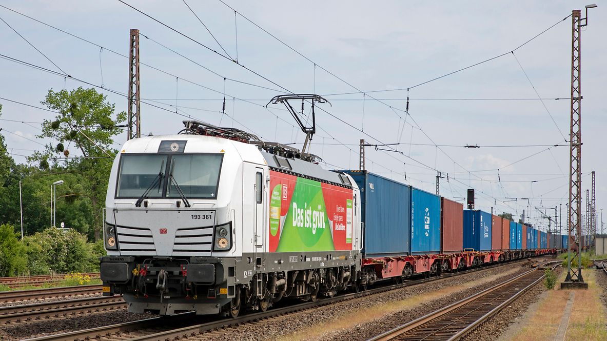 Ein Güterzug der DB Cargo