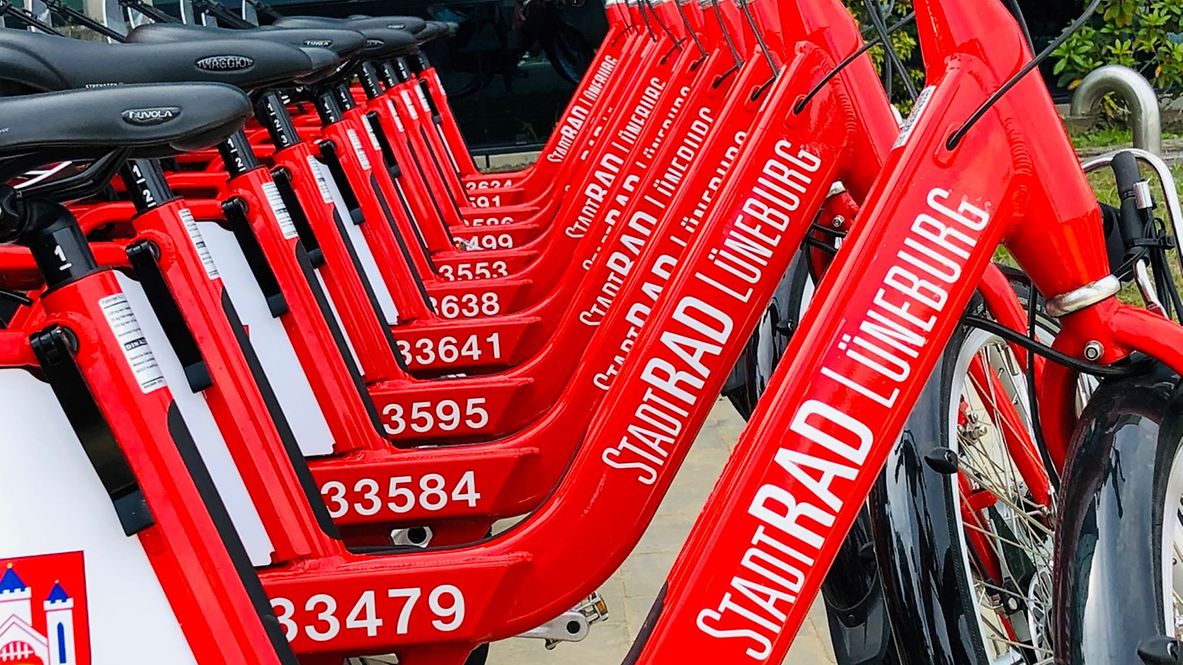 Leihräder von StadtRAD Lüneburg an einer Verleihstation