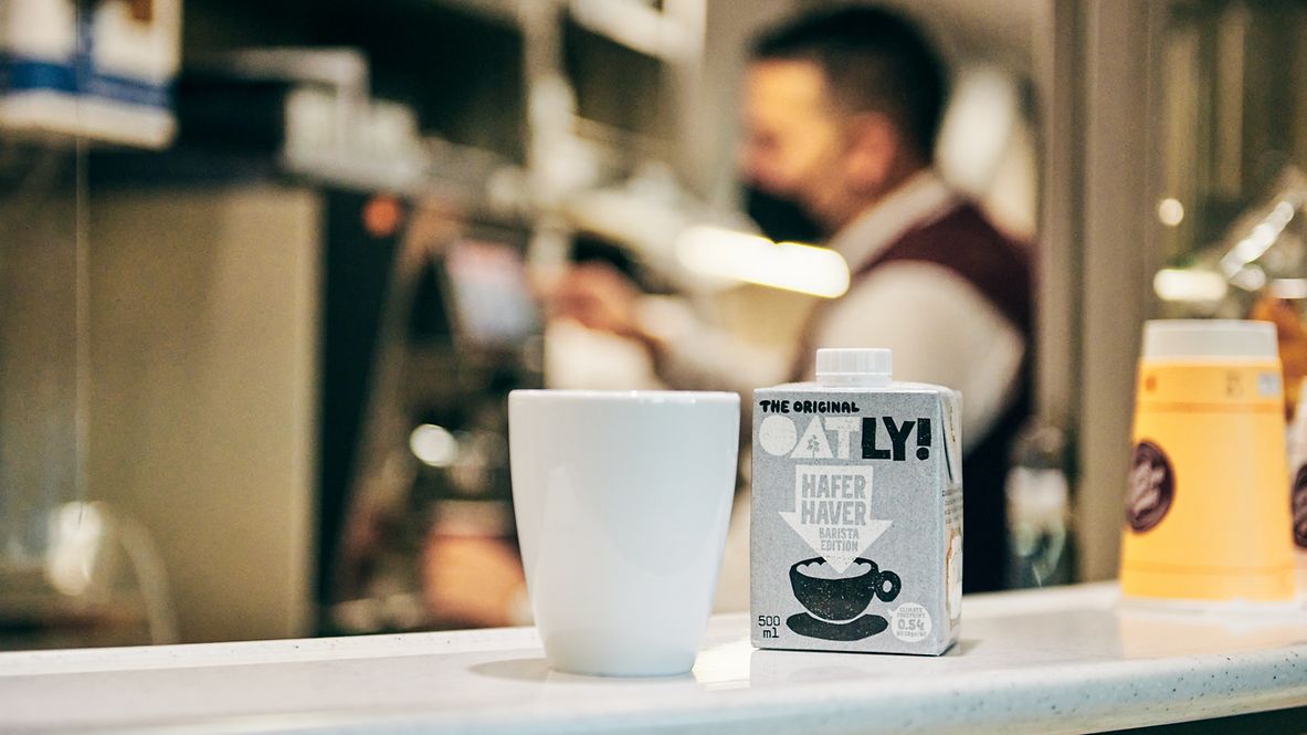 Haferdrink von Oatly im ICE Bordbistro