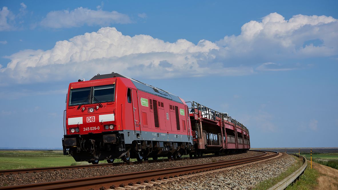 Sylt-Shuttle mit Auto-Anhängern fährt mit Biokraftstoff.