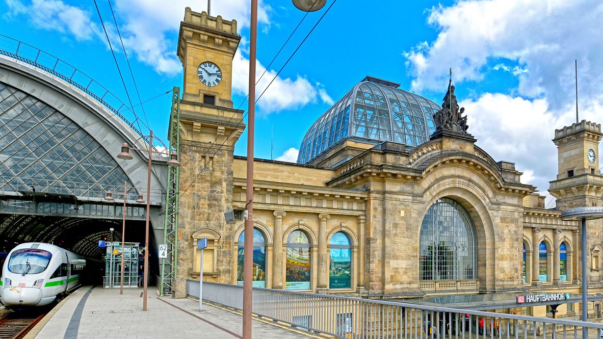 Die Ostansicht des Hauptbahnhof Dresden.