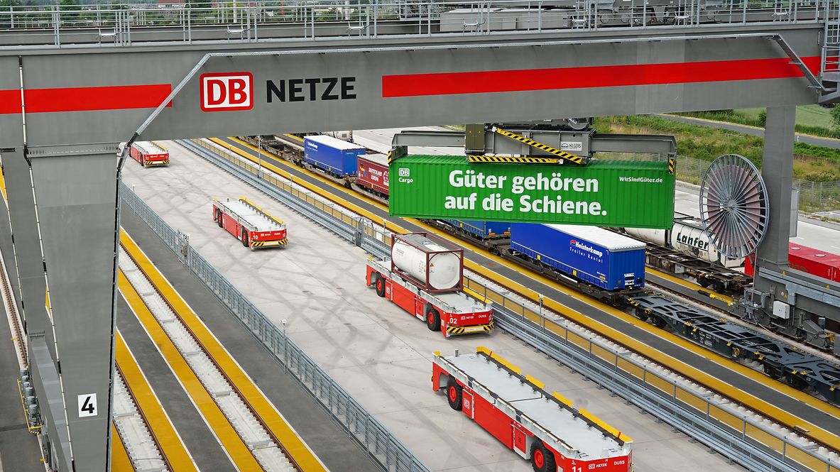 Gütertransport von DB Cargo am MegaHub Lehrte