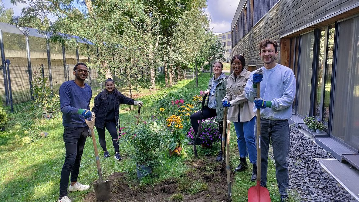 DB-Mitarbeitende bei Freiwilligenaktion DBpacktan im Jahr 2022