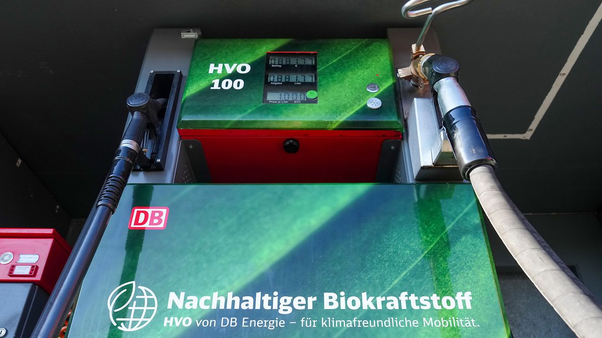 Eine Zapfsäule für Biokraftstoff HVO (Hydrotreated Vegetable Oil)
