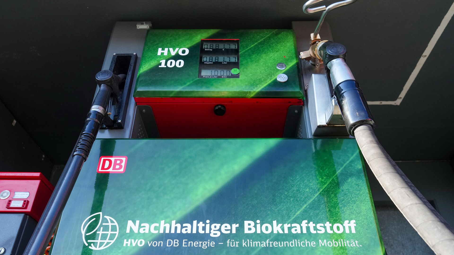 Eine Zapfsäule für Biokraftstoff HVO (Hydrotreated Vegetable Oil)