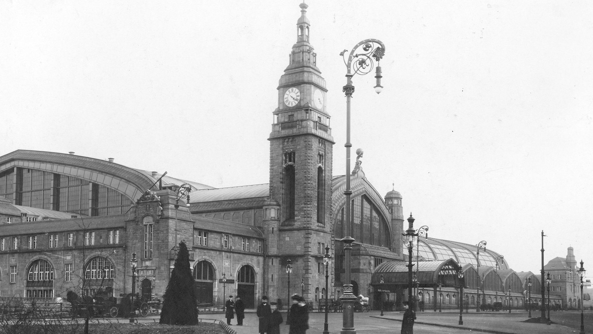 Historische Schwarzweiß-Aufnahme des Hamburger Hauptbahnhofs