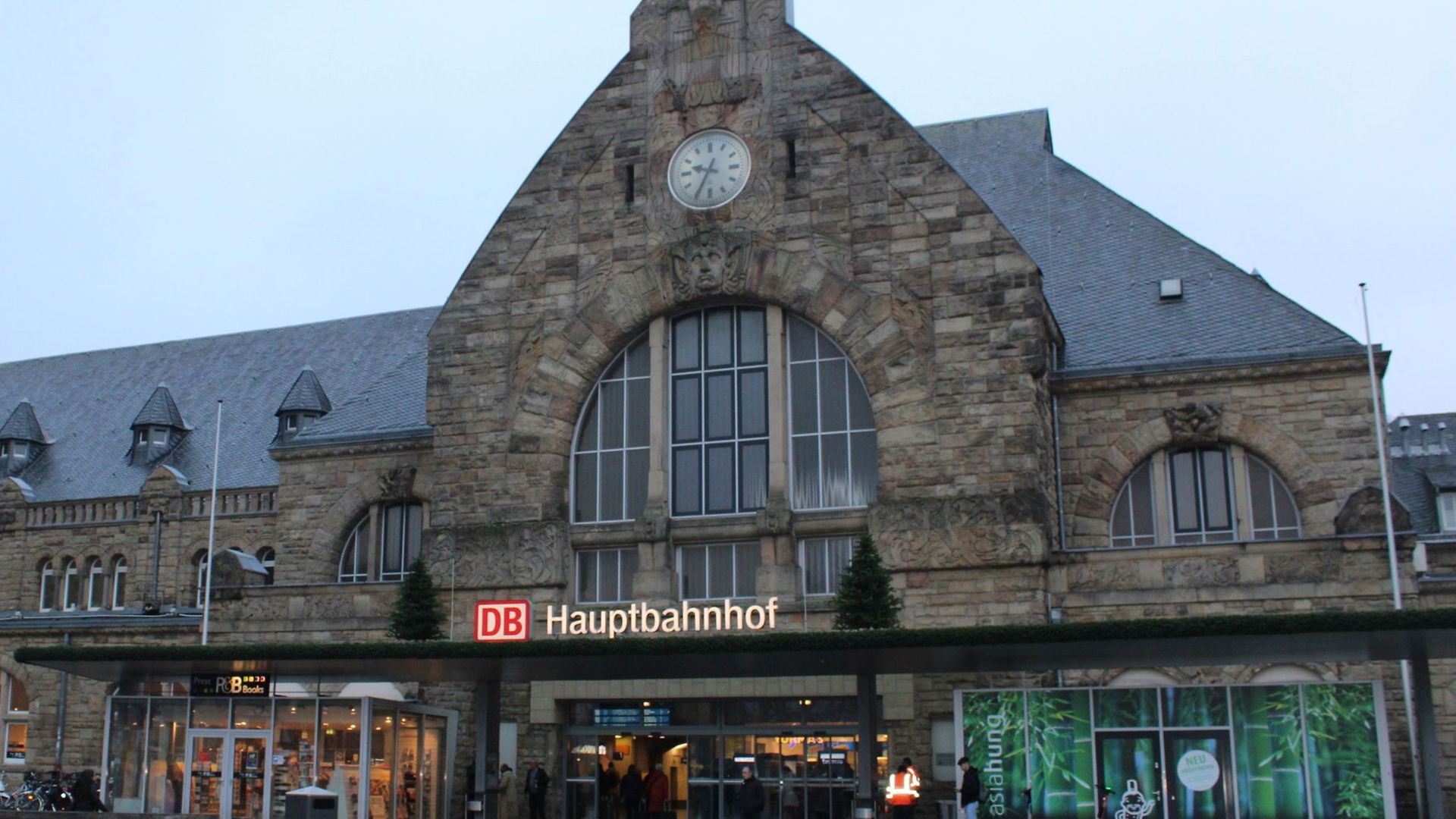 Historisches Empfangsgebäude am Aachener Hauptbahnhof