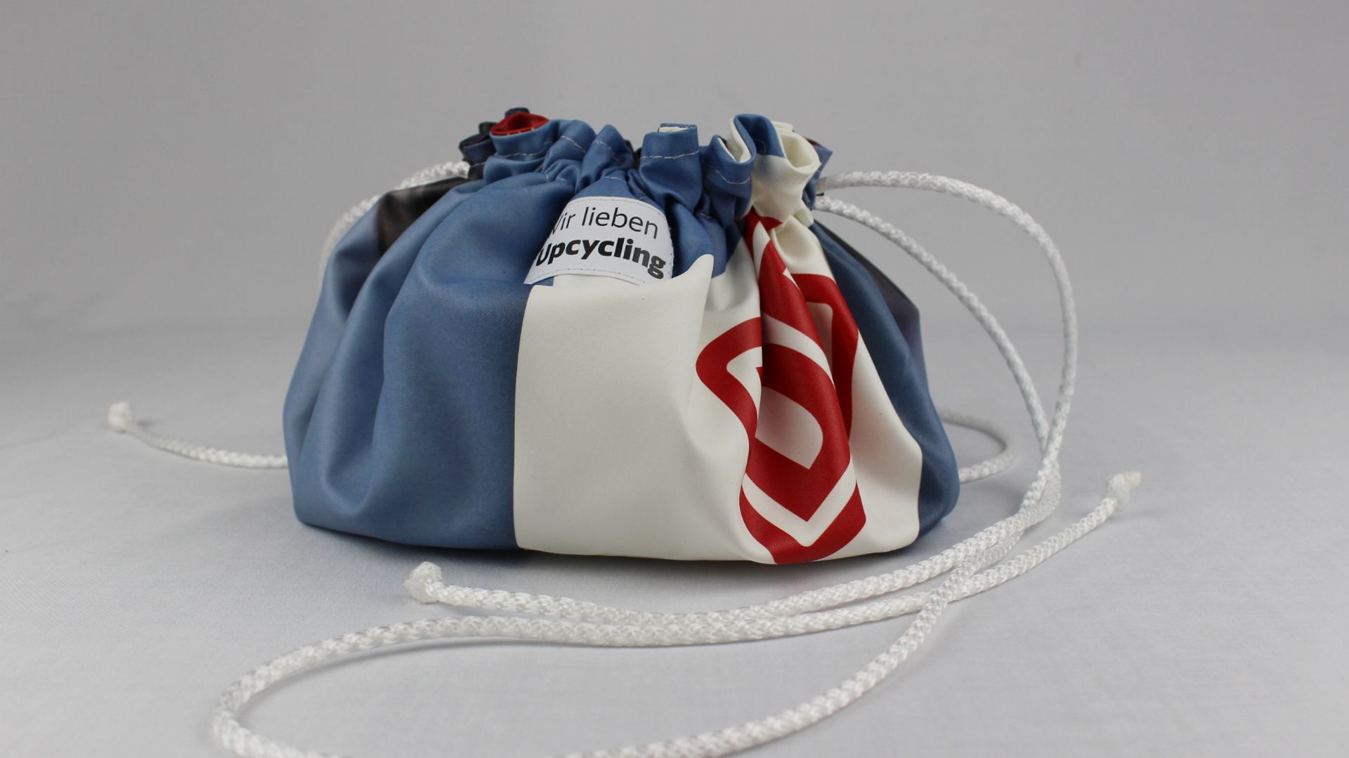 Beutel aus upgecycelten Werbebannern