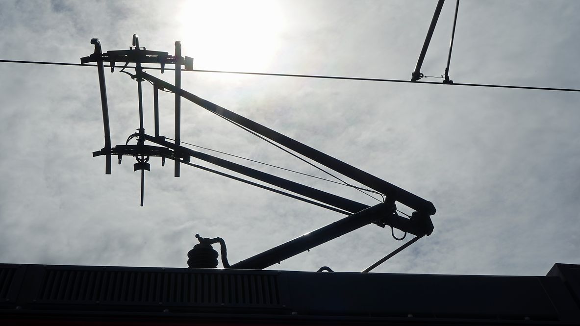 Stromabnehmer einer Oberleitung der DB AG