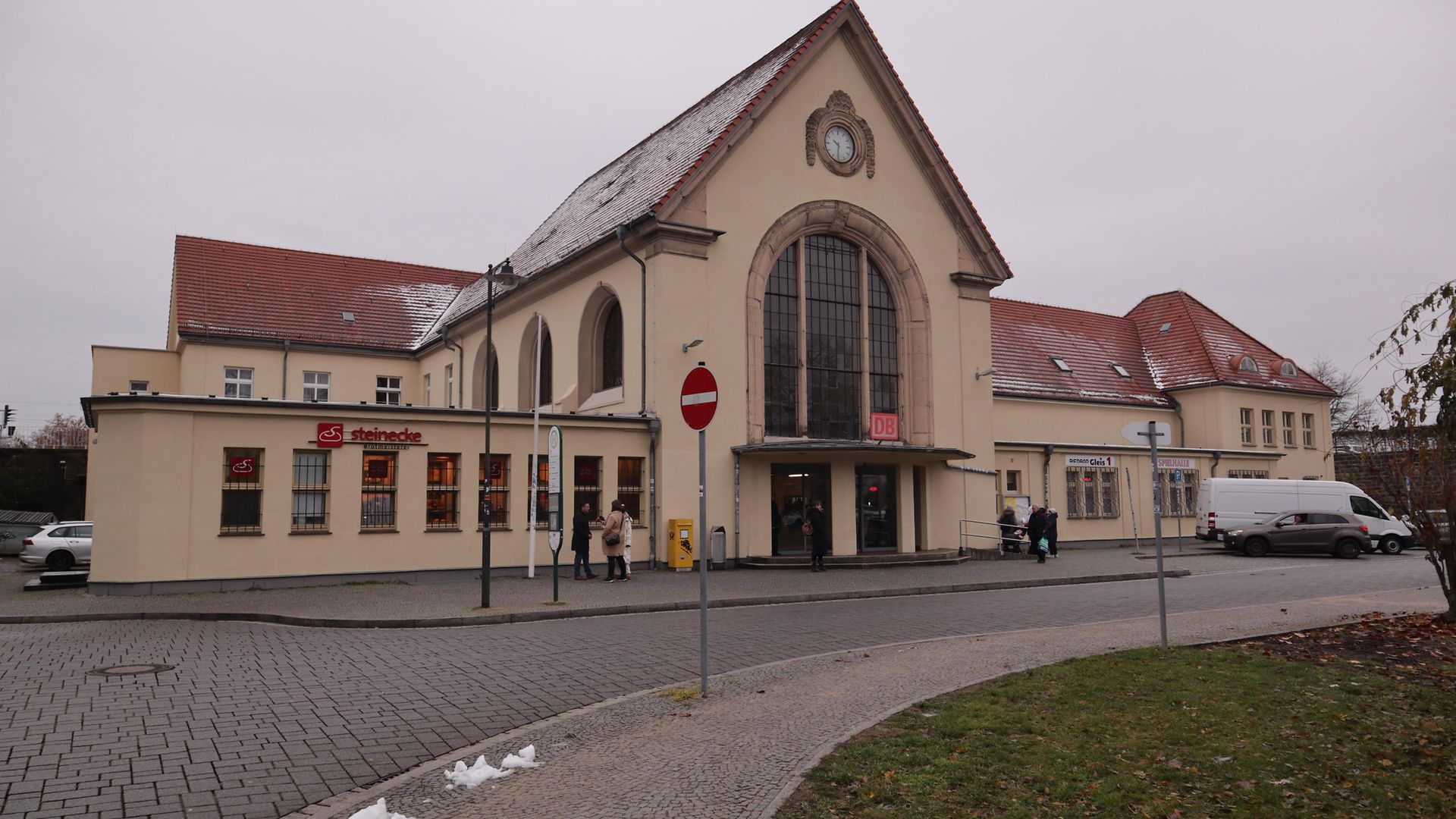 Außenansicht des Bahnhofs in Köthen