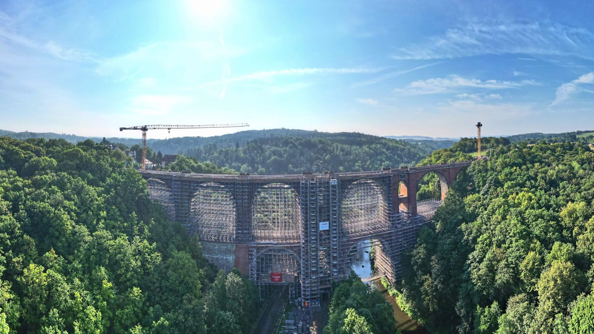 Gewölbebrücke mit Gerüst