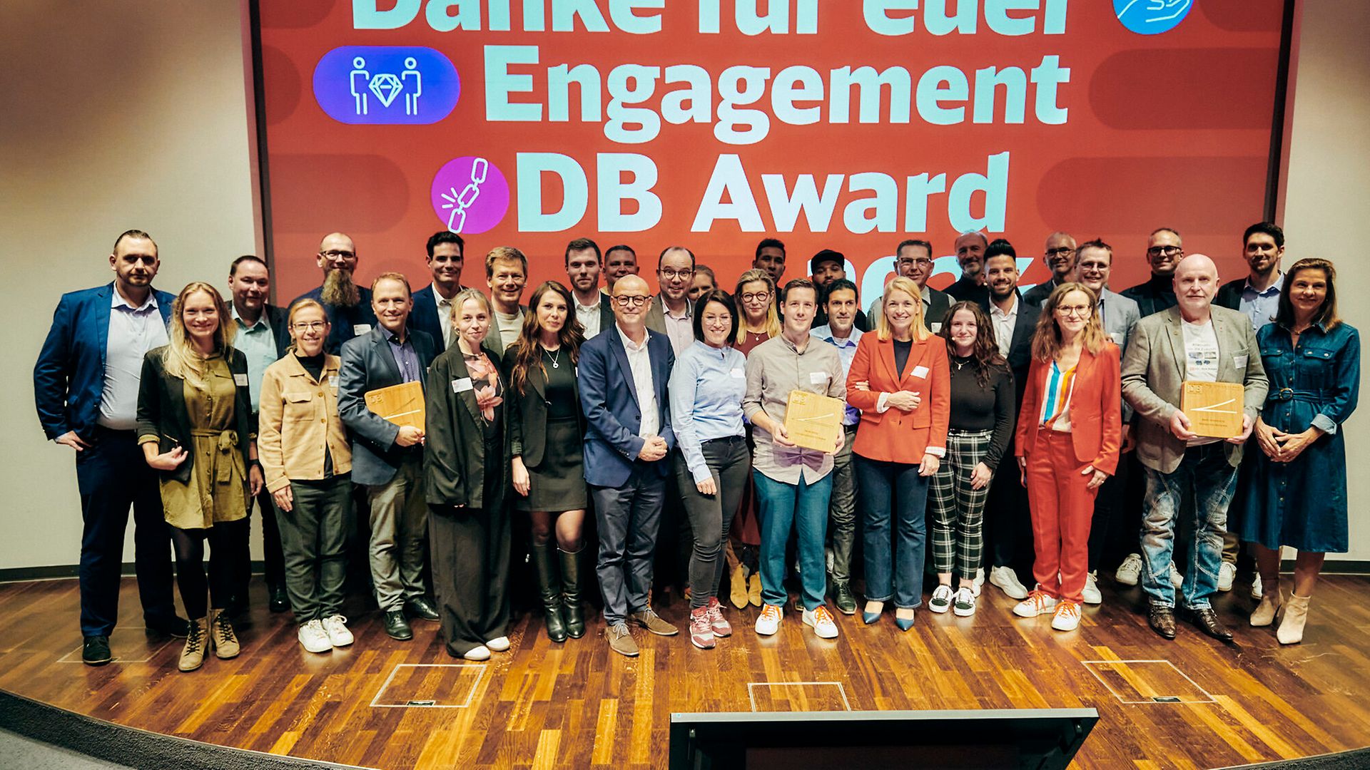 Gruppenbild der Teilnehmenden der Verleihung des DB Award 2024 
