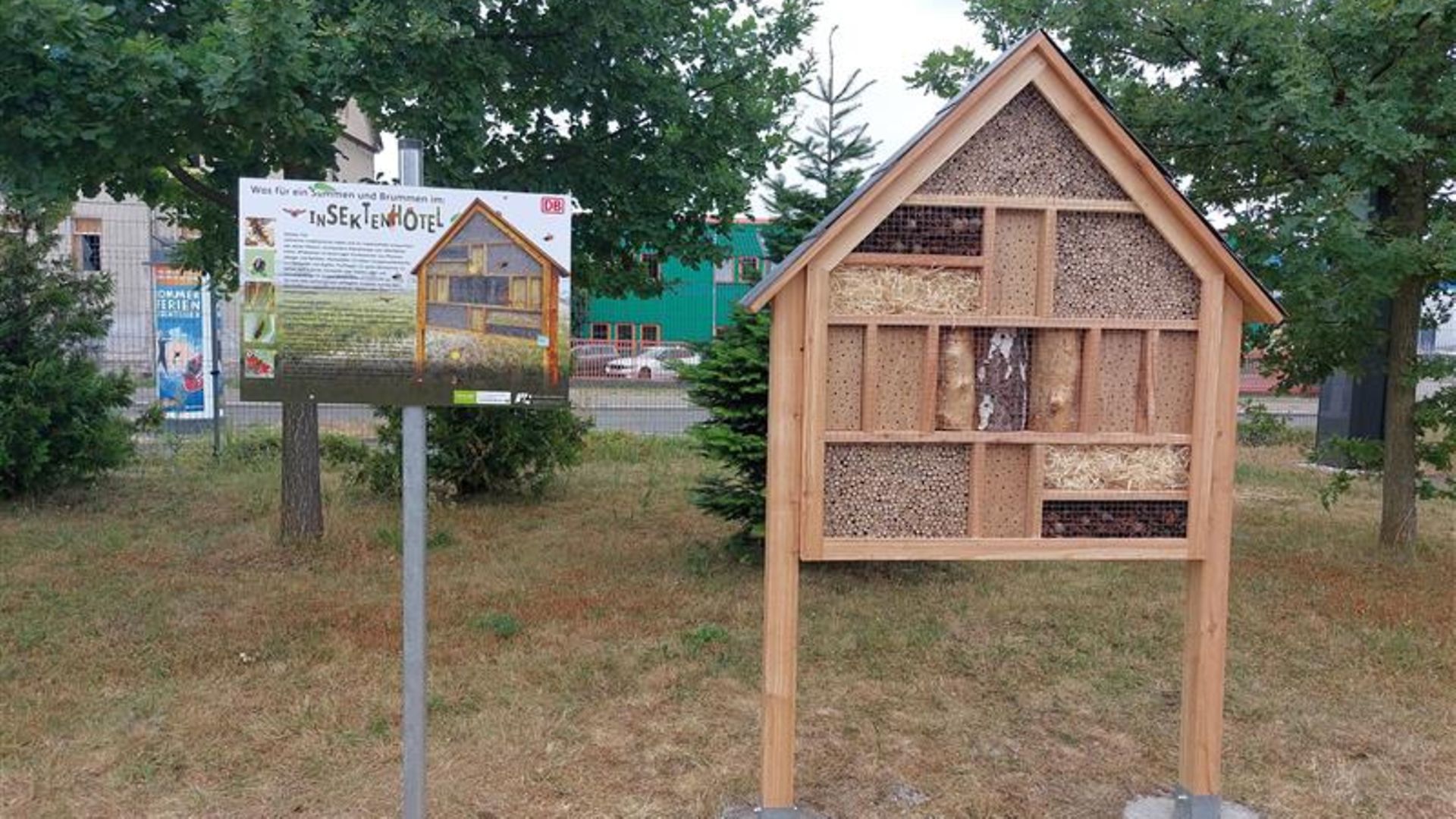 Insektenhotel auf dem Gelände des ICE-Instandhaltungswerkes Leipzig