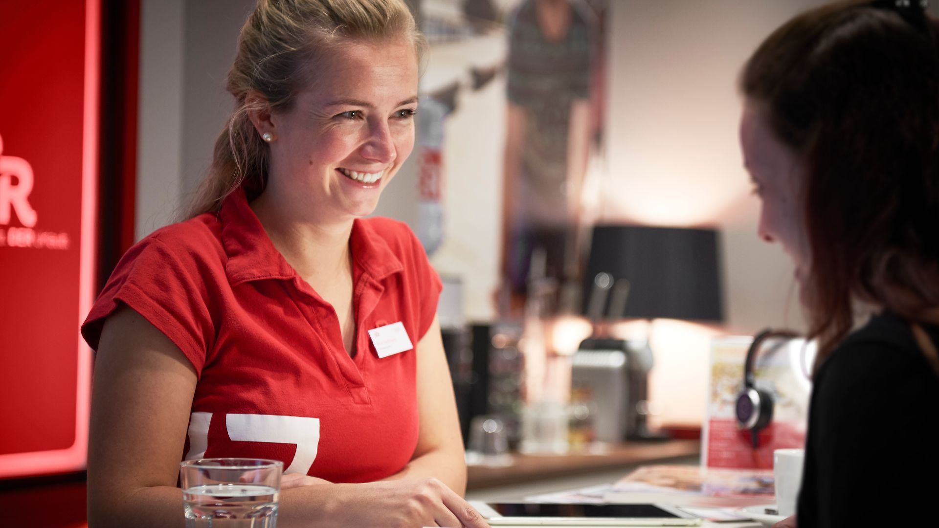 An employee advises a customer on the products on offer.