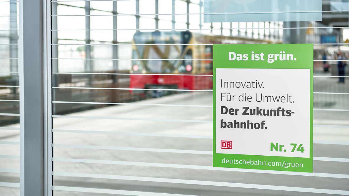 Environmental label at Südkreuz station with the message: Innovative. For the environment. The station of the future.