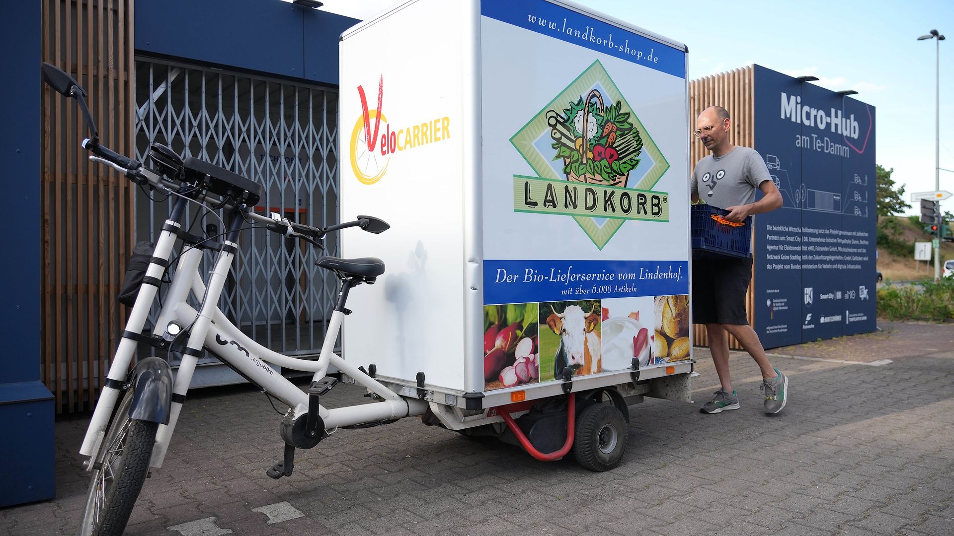 A man next to a Cargo bike at the Micro-Hub Te-Damm in Berlin.
