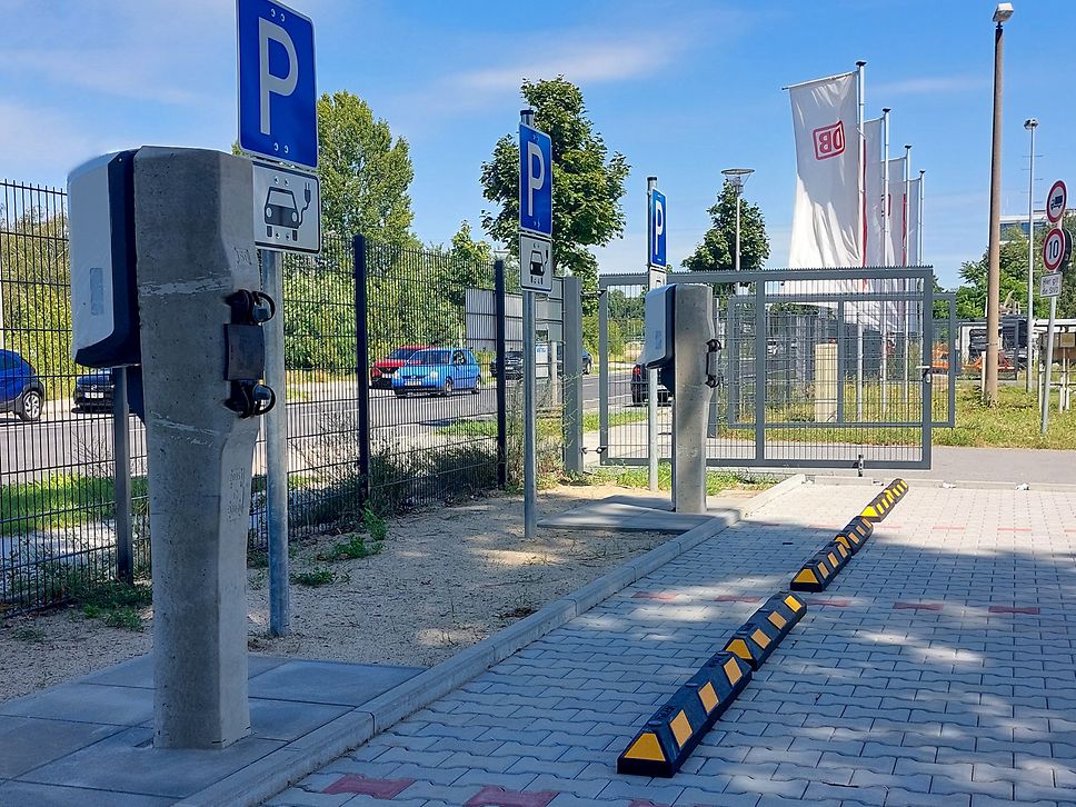 A charging station made from disused concrete sleepers at a DB parking lot