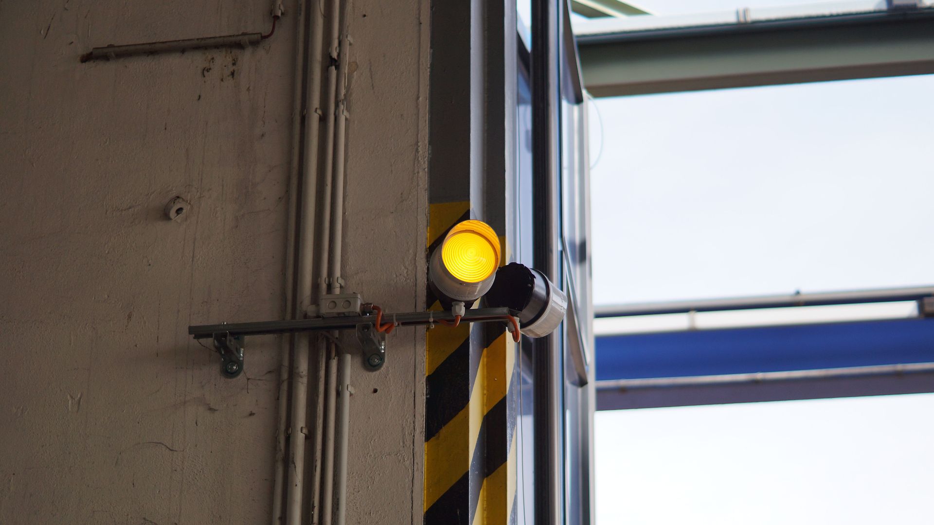 An industrial door with a signal indicating automatic closure