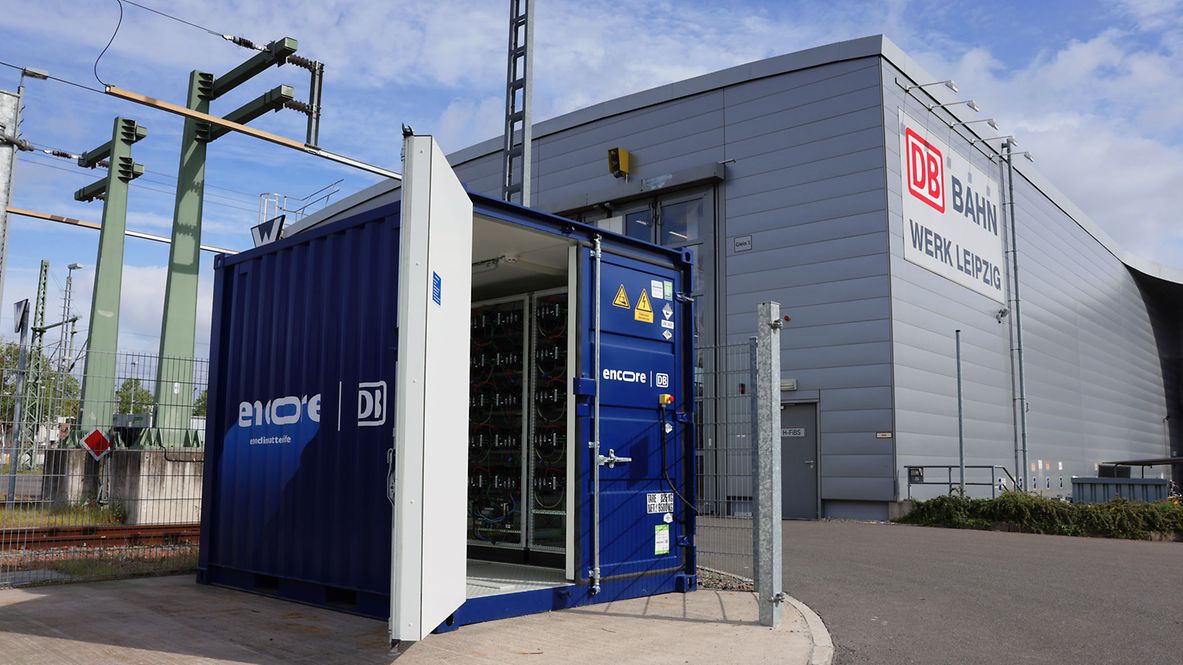 Second-life battery storage from encore in front of the ICE plant in Leipzig.